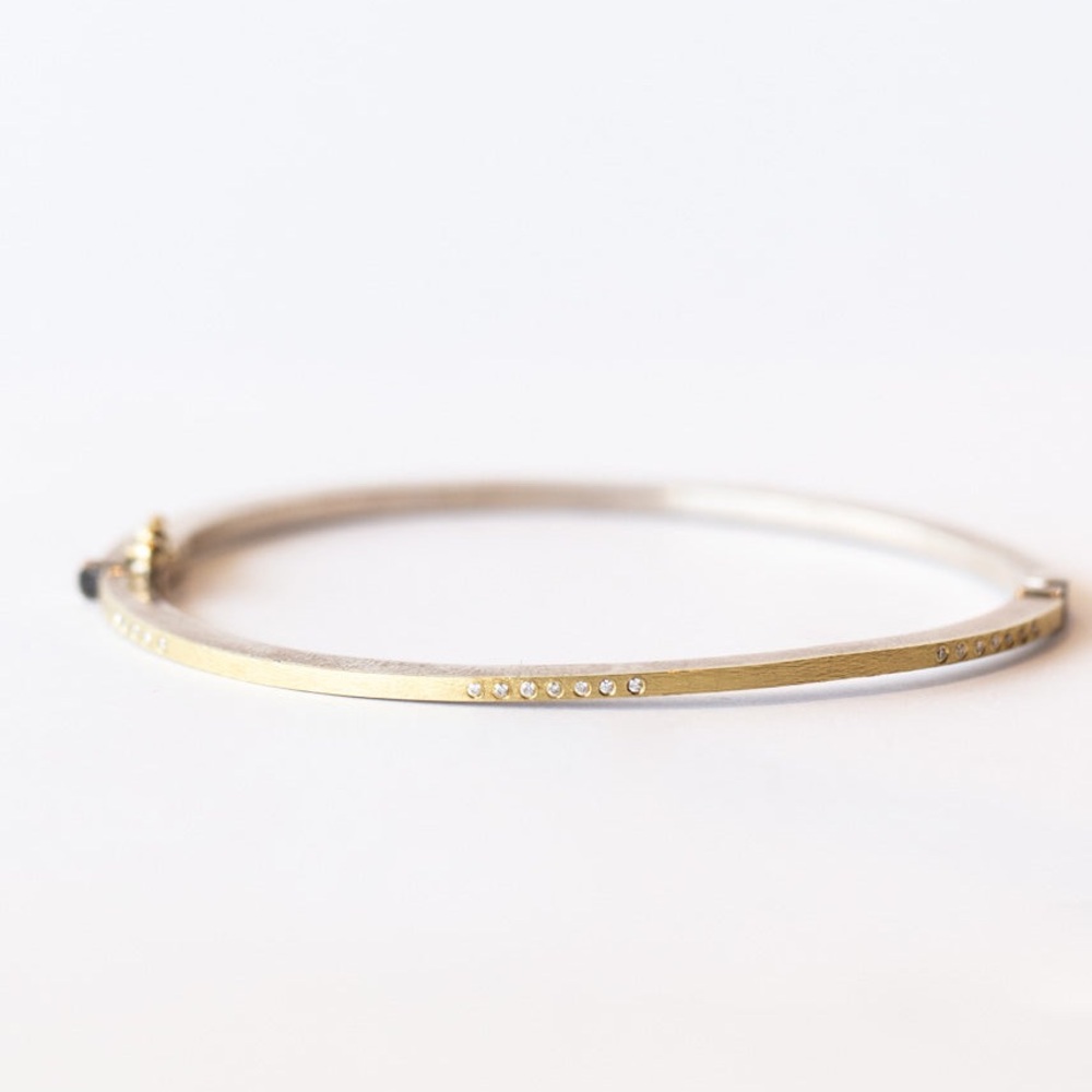 Rene Escobar.NEW!Boxed.21 Diamond Yellow Gold Bangle. Size Medium fits 6.25-6.6”